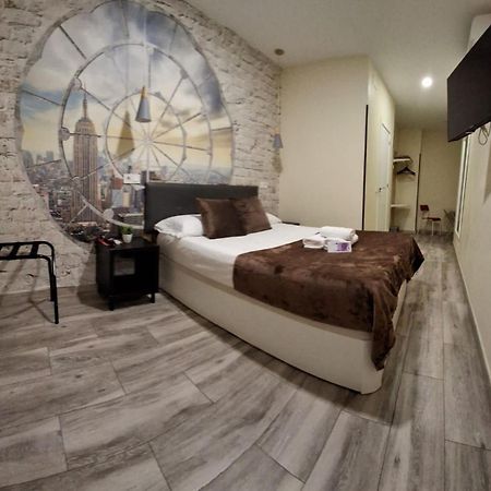Ch Cruz Madrid Hotell Exteriör bild