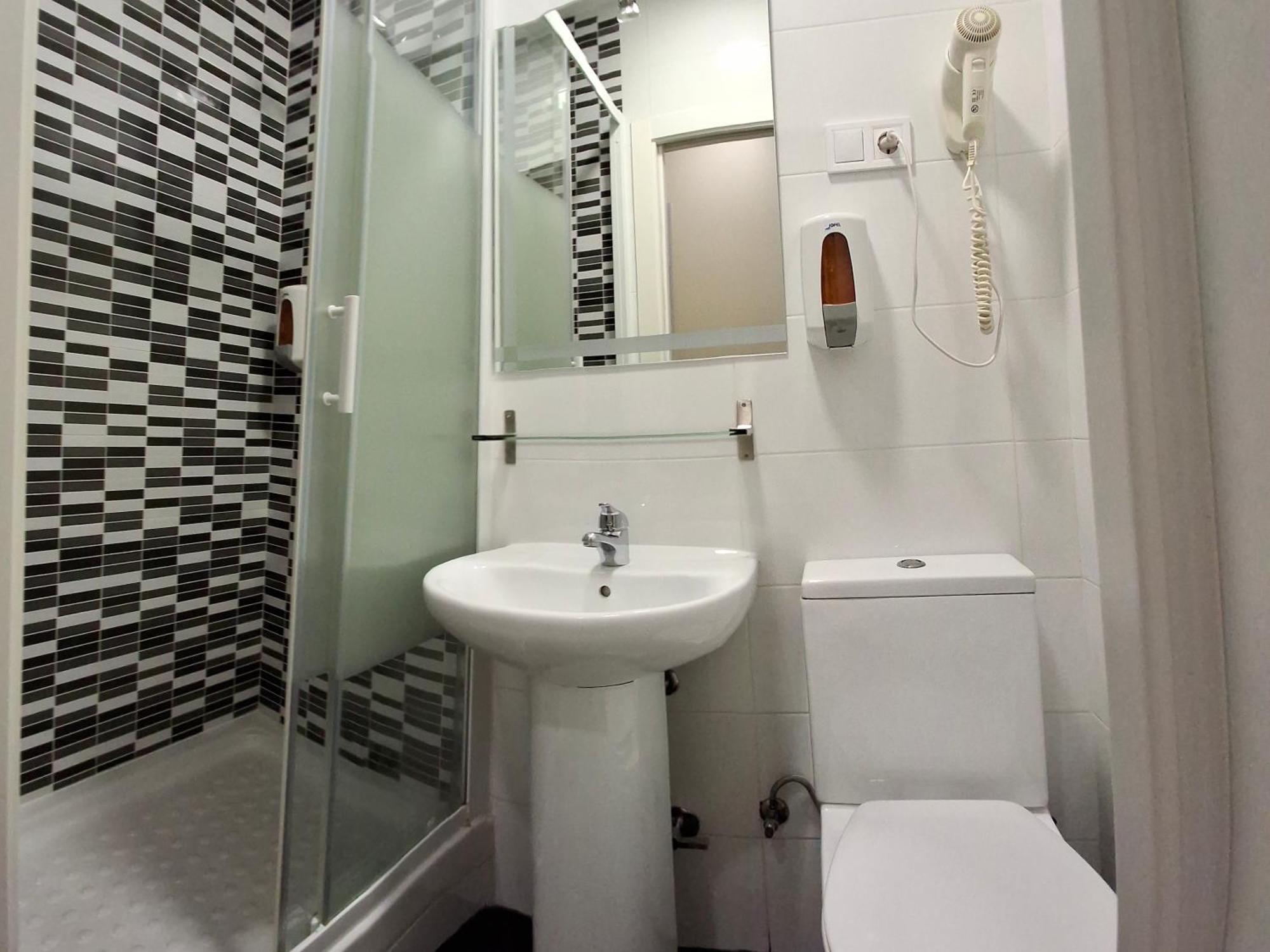 Ch Cruz Madrid Hotell Exteriör bild