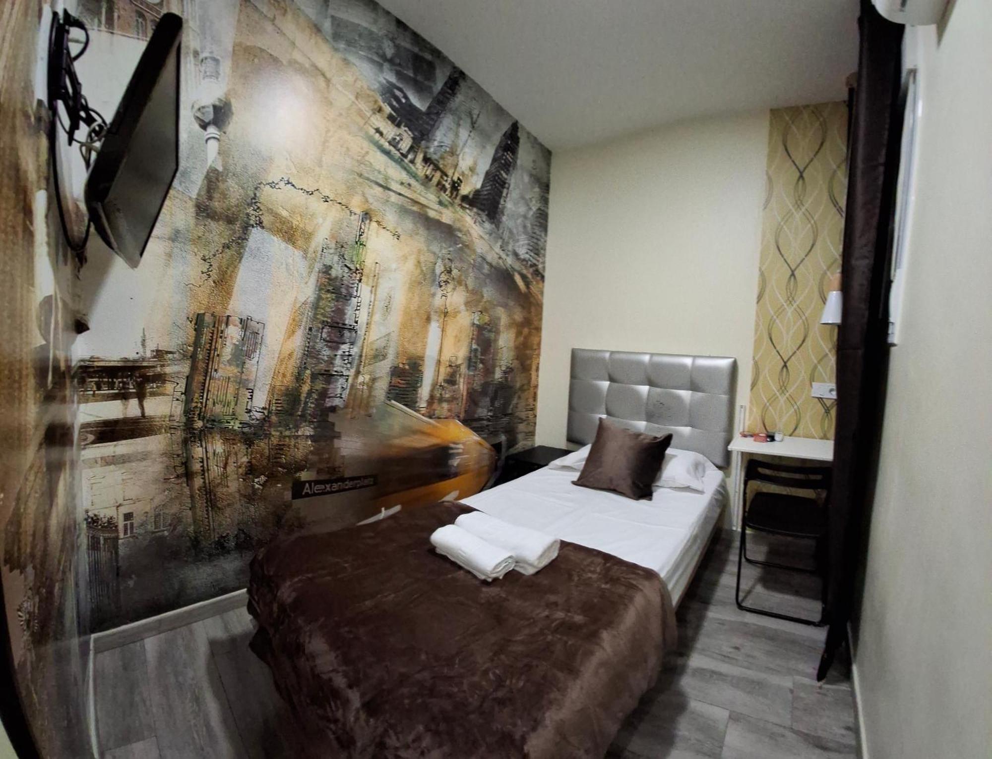 Ch Cruz Madrid Hotell Exteriör bild
