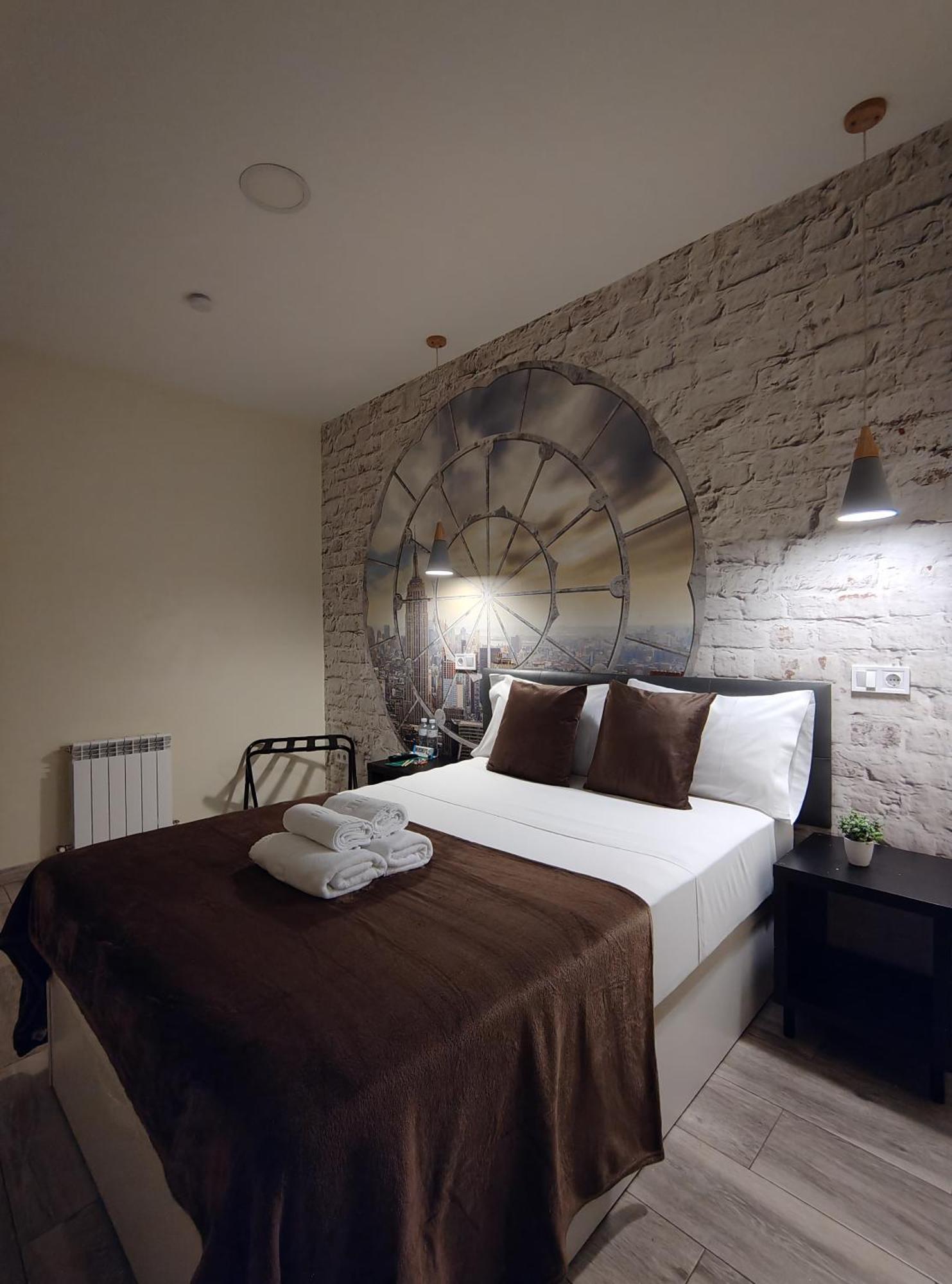 Ch Cruz Madrid Hotell Exteriör bild