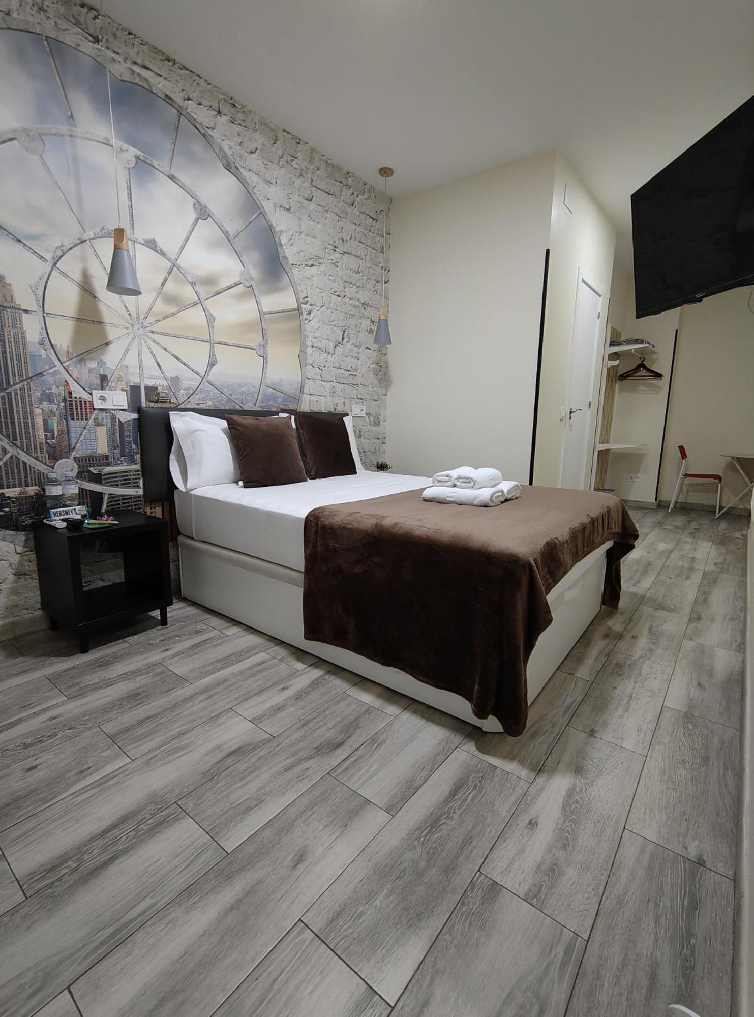 Ch Cruz Madrid Hotell Exteriör bild