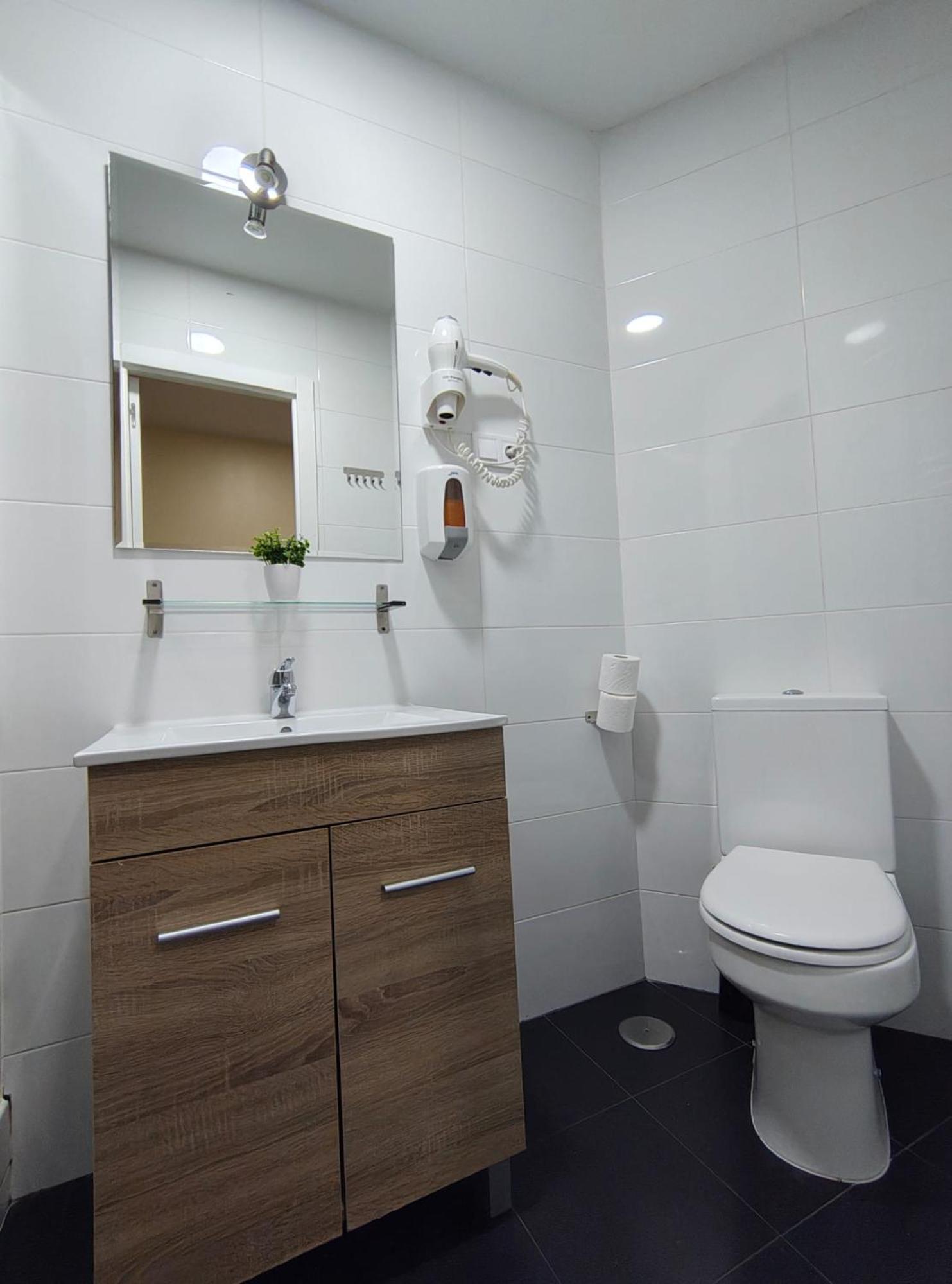 Ch Cruz Madrid Hotell Exteriör bild