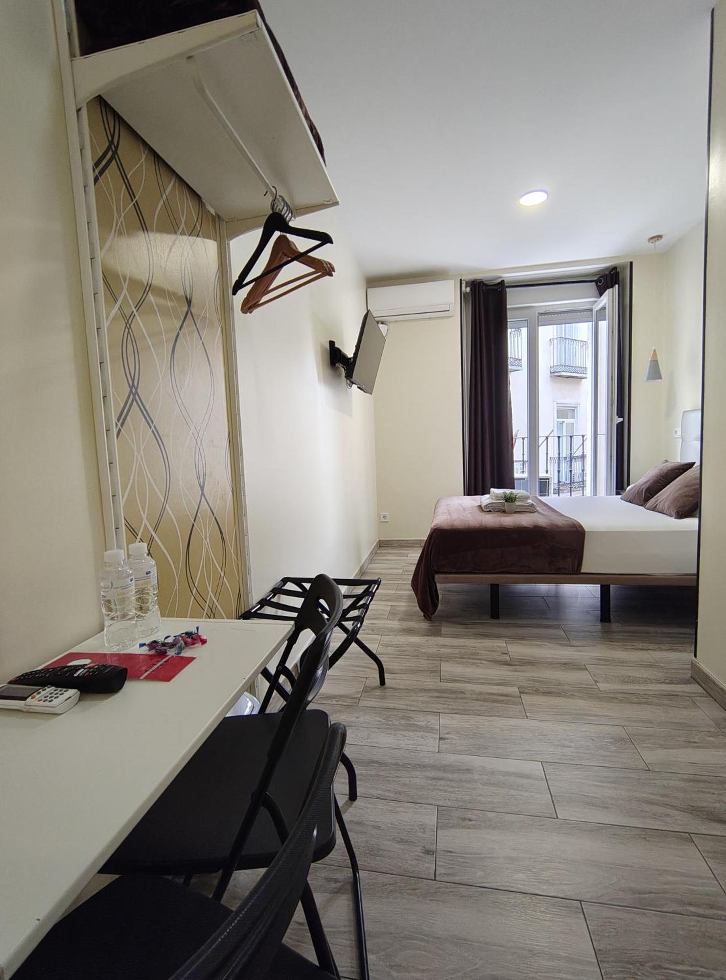 Ch Cruz Madrid Hotell Exteriör bild
